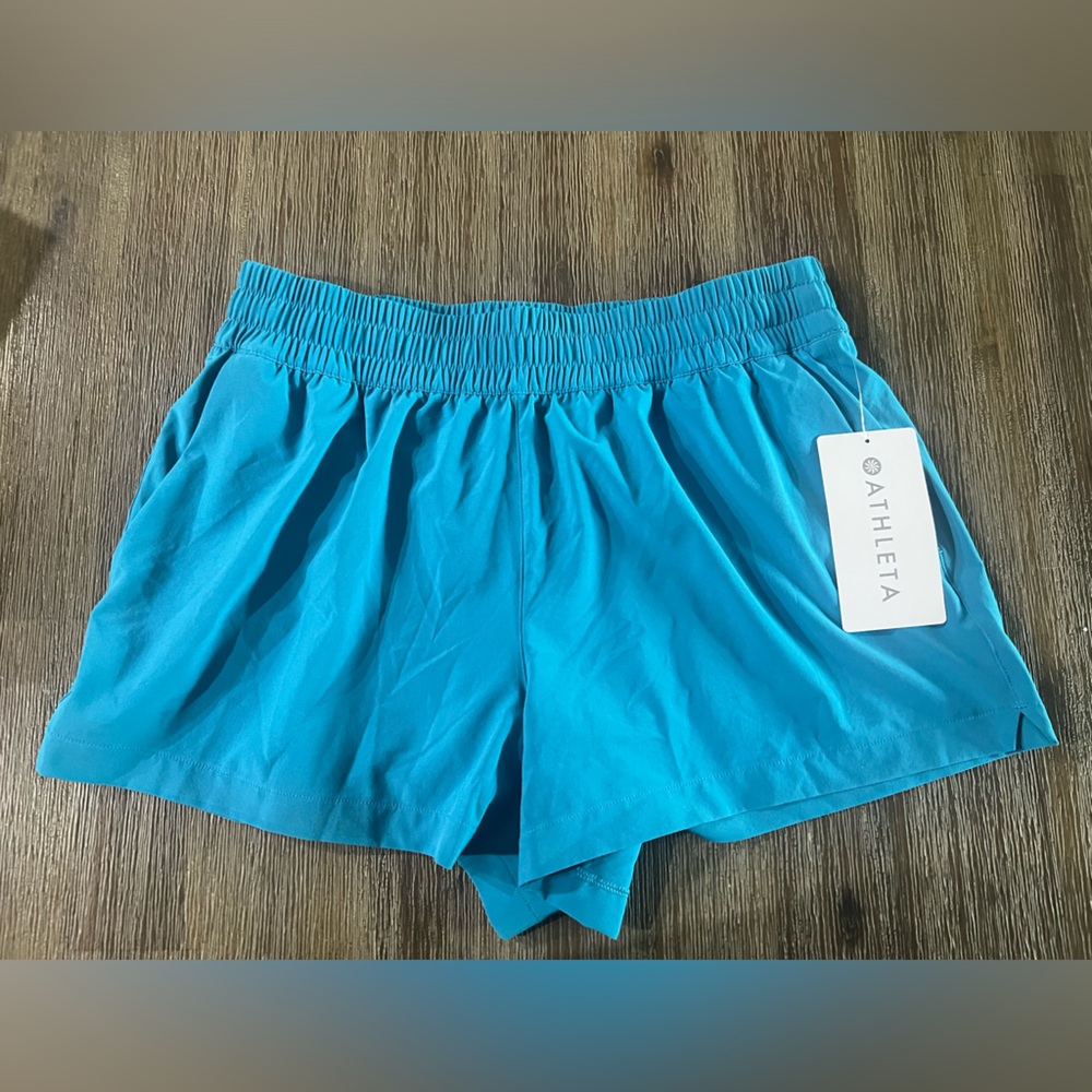 Athleta Weekender Run Short NWT Size Small